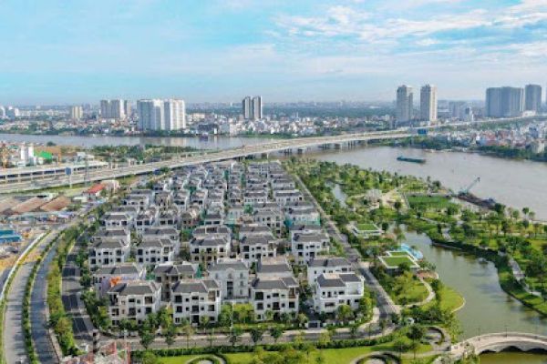 Toàn cảnh khu biệt thự Vinhomes Central Park bên cầu Sài Gòn.